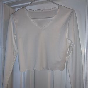 Scallop trim white long sleeve v neck top NWOT